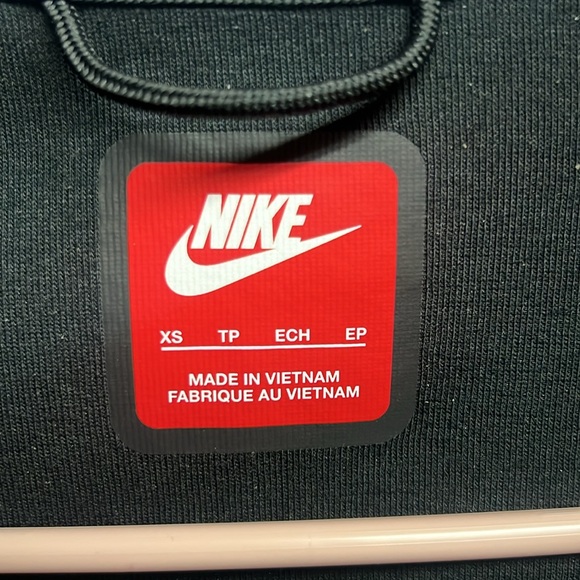 Mens Nike Tech Pullover - Picture 3 of 3